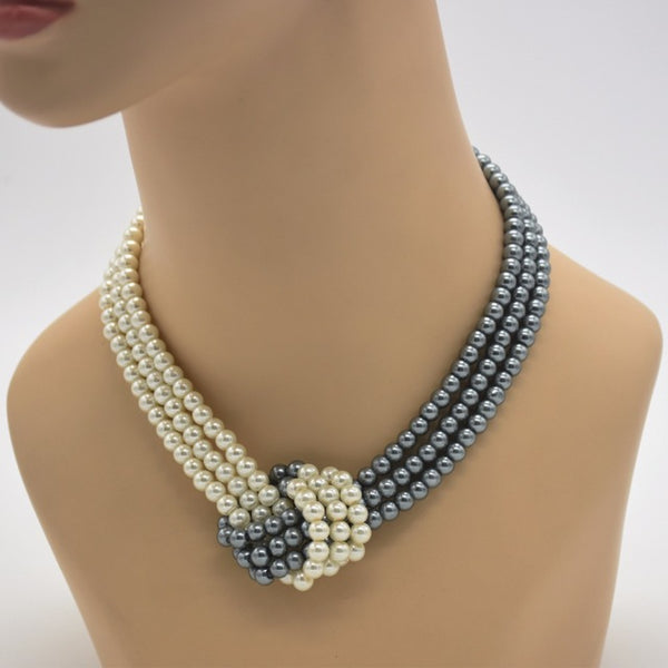 Women's fashion necklaces, three grey pearls and three white pearls are the best gifts for New Year